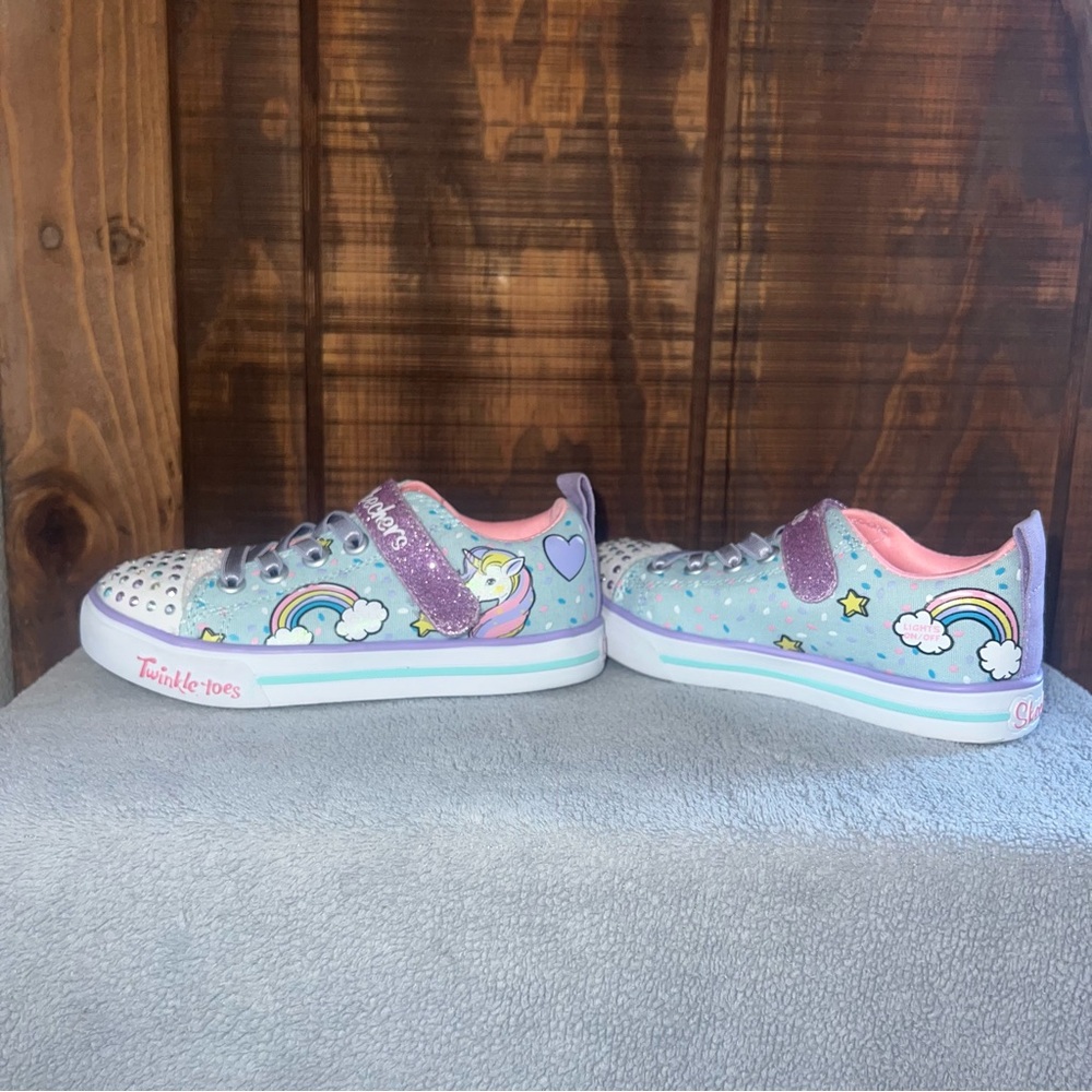 Girls Skechers Size 10.5 Rainbow Unicorn Twinkle Toes Light Up Shoes